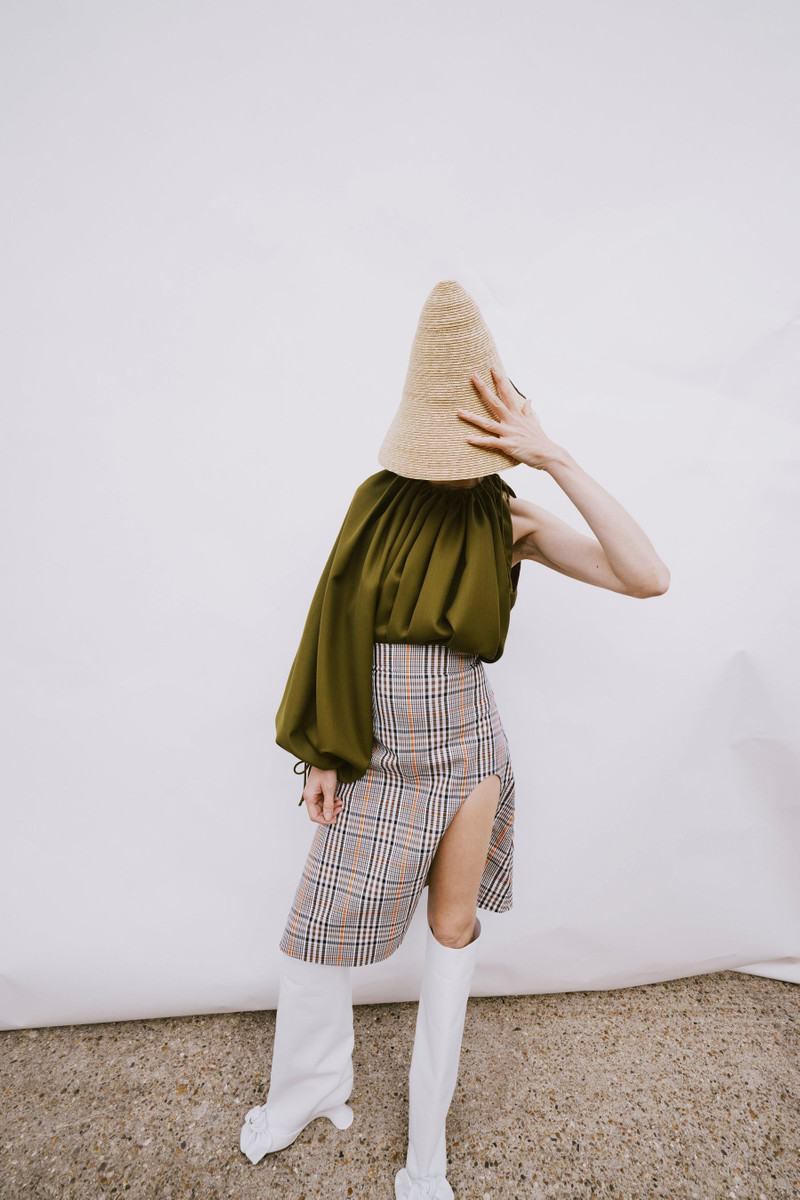 A.W.A.K.E. MODE ONE-SLEEVE VOLUMINOUS TOP KHAKI GREEN outlook