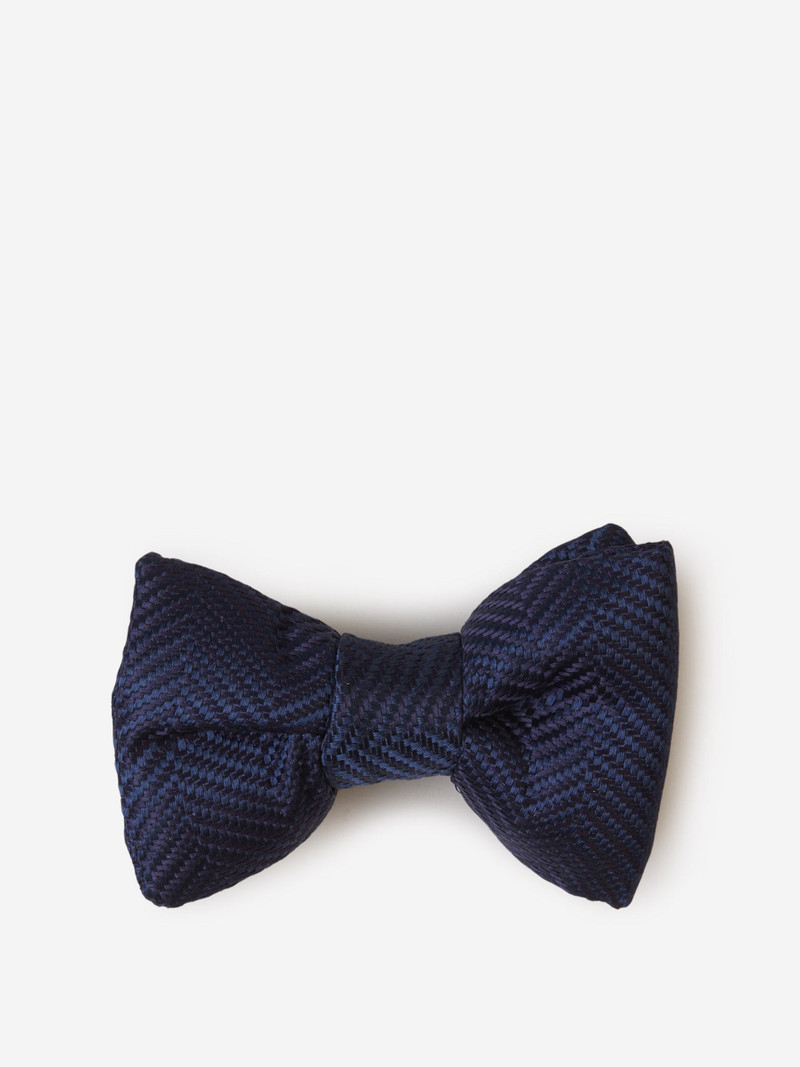 TOM FORD TEXTURED SILK BOW TIE outlook