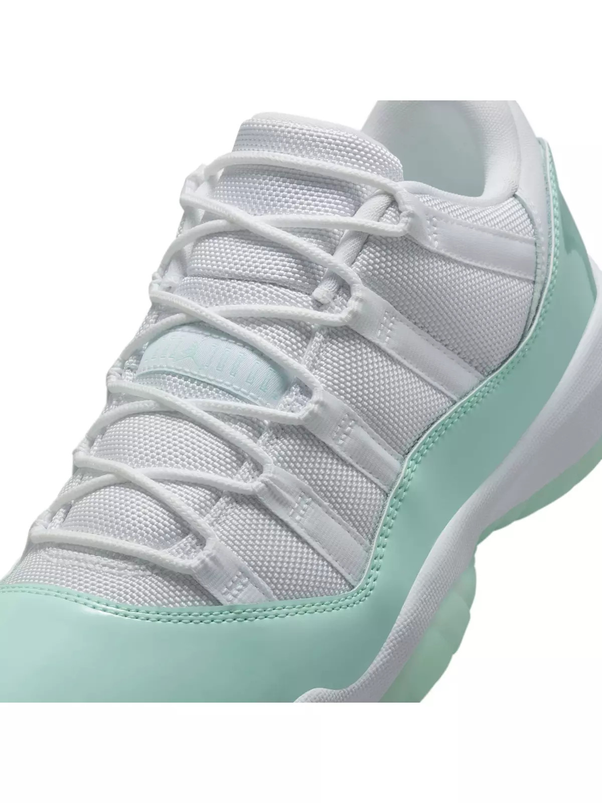 11 Retro Low âIglooâ Women's Shoe - 4