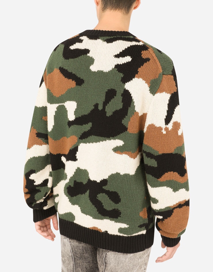 Round-neck camouflage-inlay sweater with patch - 5