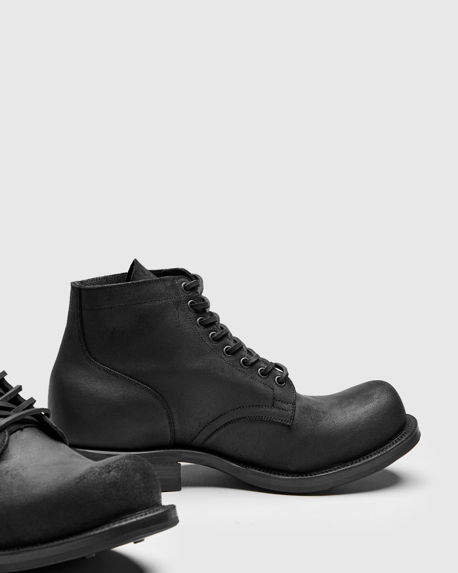 Service Boot 310 in Black Waxy Commander - 4