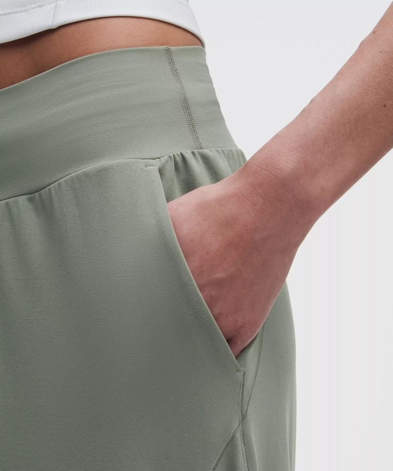 Groove Low-Rise Relaxed Cinch Pant *Regular 5