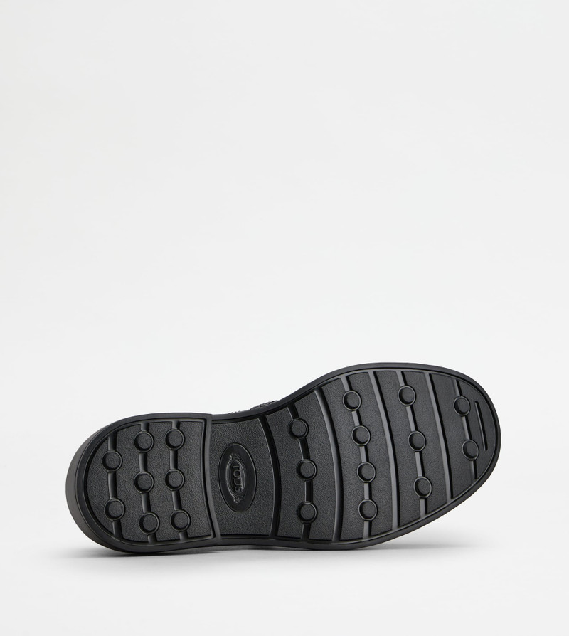 LACE-UPS IN LEATHER - BLACK 4