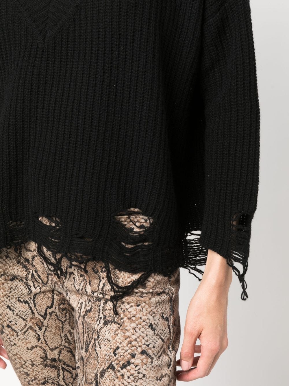 ripped V-neck knitted jumper - 5