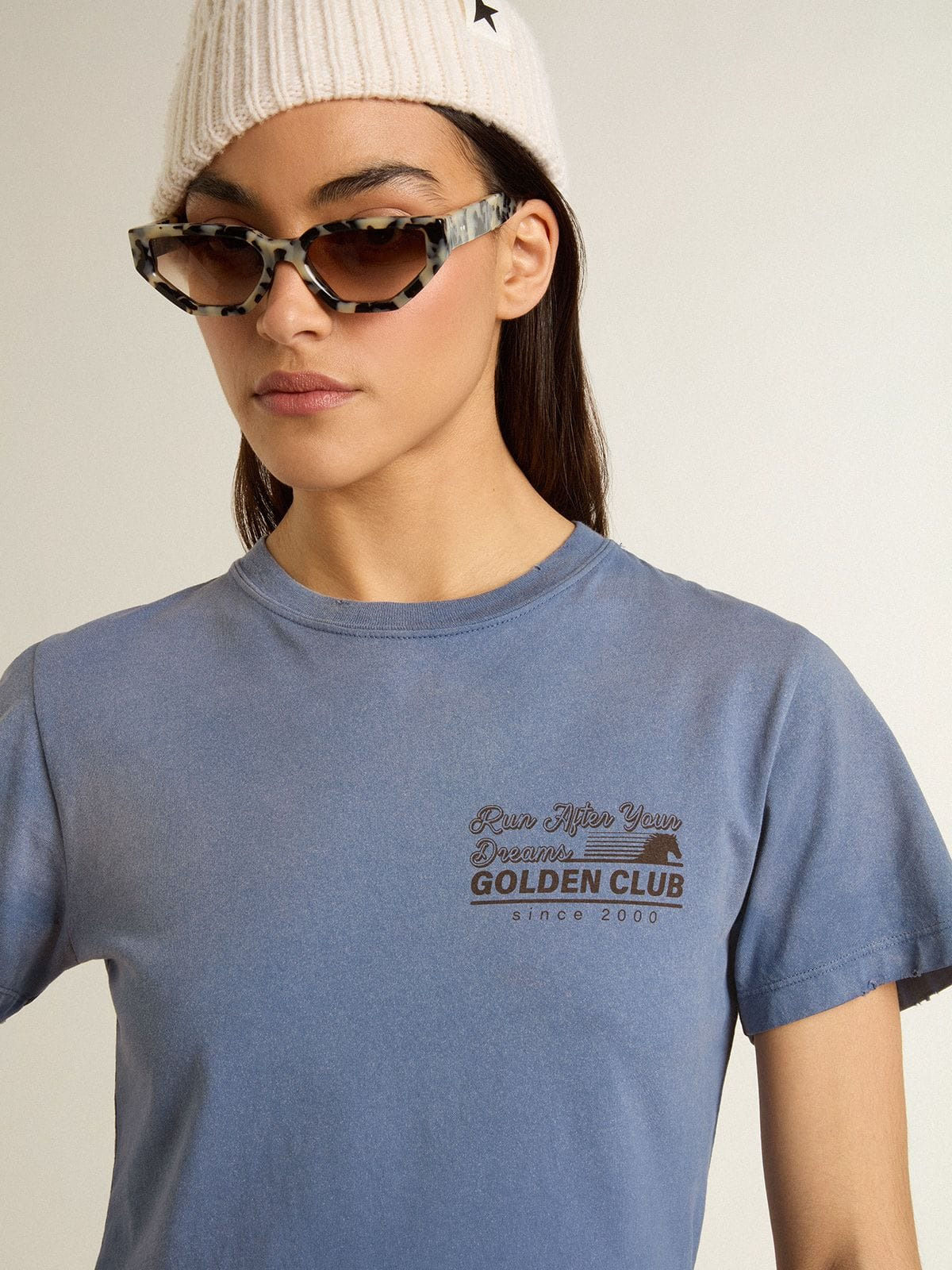 Women's faded light blue T-shirt with print on the chest - 5