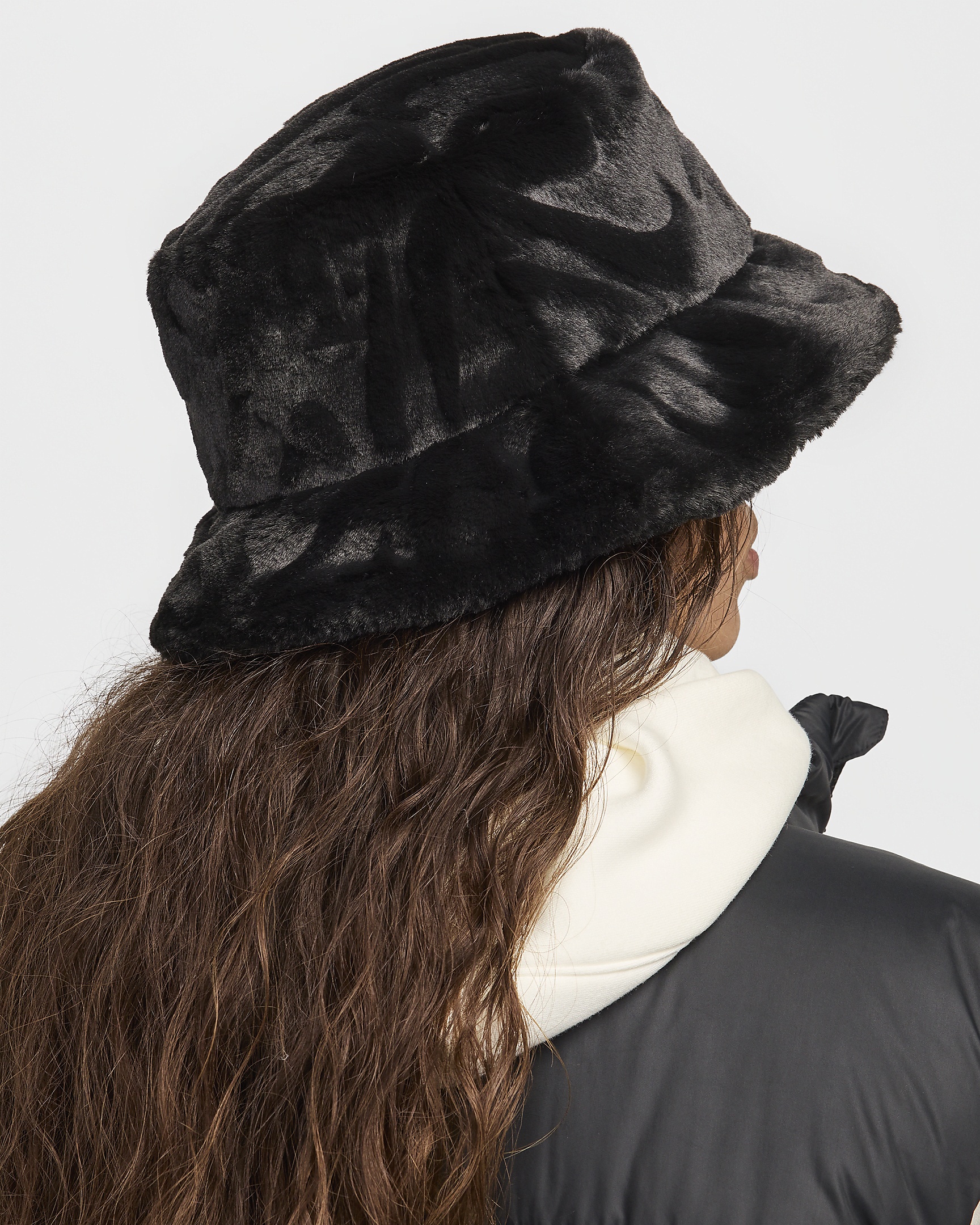 Nike Apex Faux Fur Bucket Hat - 2