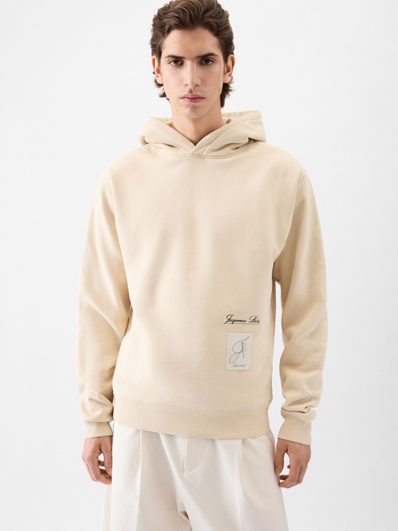 JACQUEMUS The Montaigne hoodie outlook