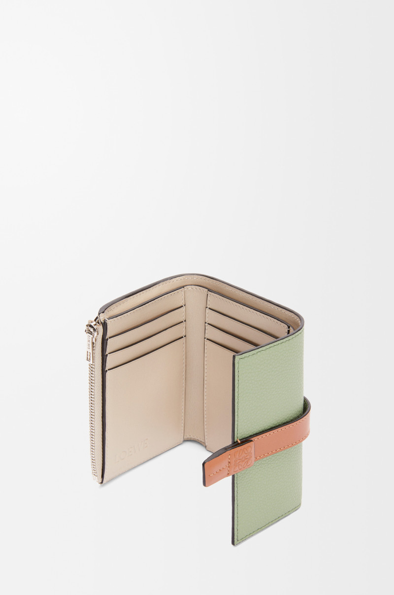 Small vertical wallet in soft grained calfskin 3