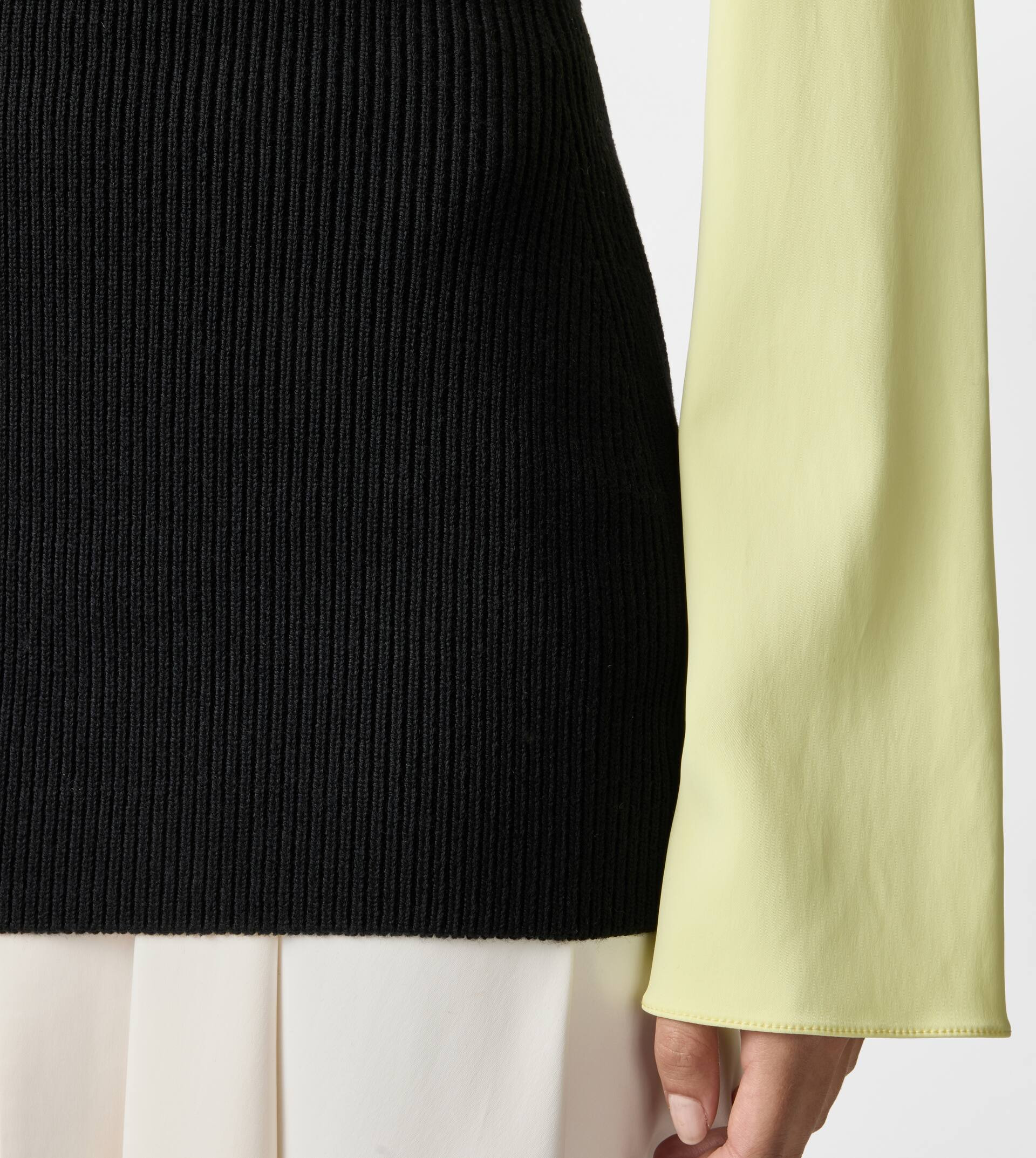 TOP IN WOOL - BLACK - 6
