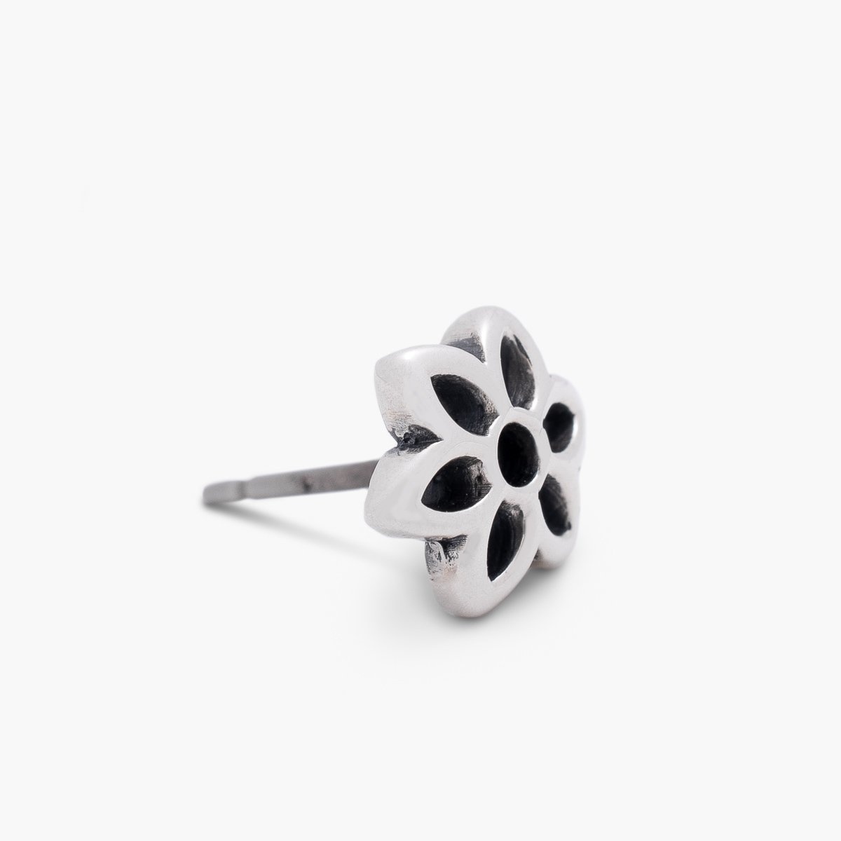ES-COR-STUD GOOD ART HLYWD Cutout Rosette Stud Earring - Sterling Silver - 7