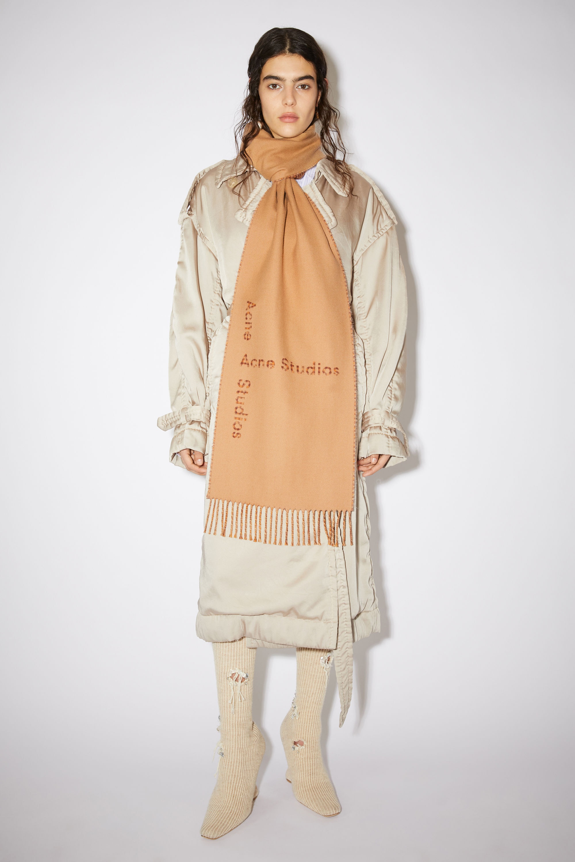 Contrast logo jacquard wool scarf - Camel brown - 2