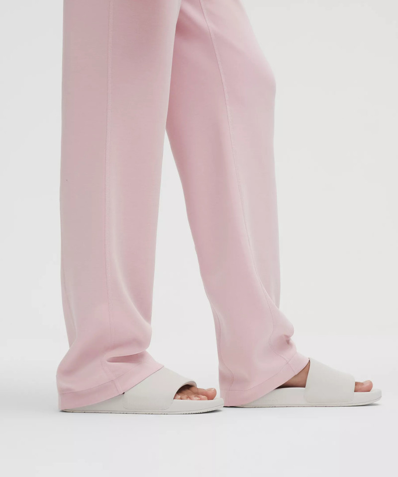 Softstreme High-Rise Straight-Leg Pant *Regular 6