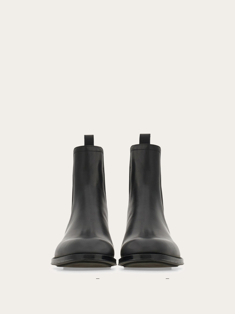FERRAGAMO Chelsea boot outlook