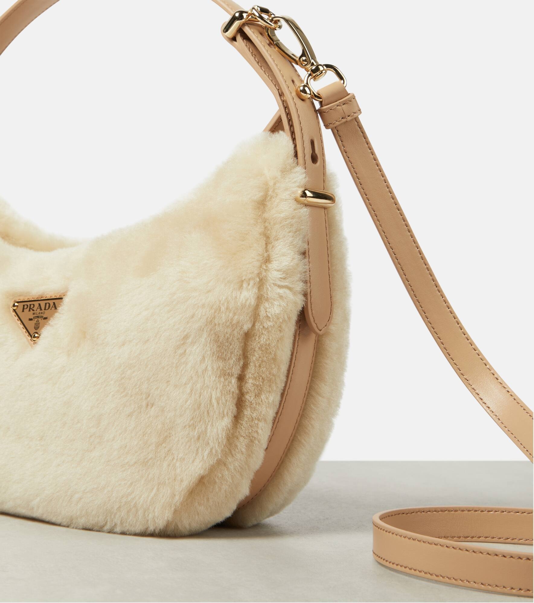 Arqué shearling shoulder bag - 6