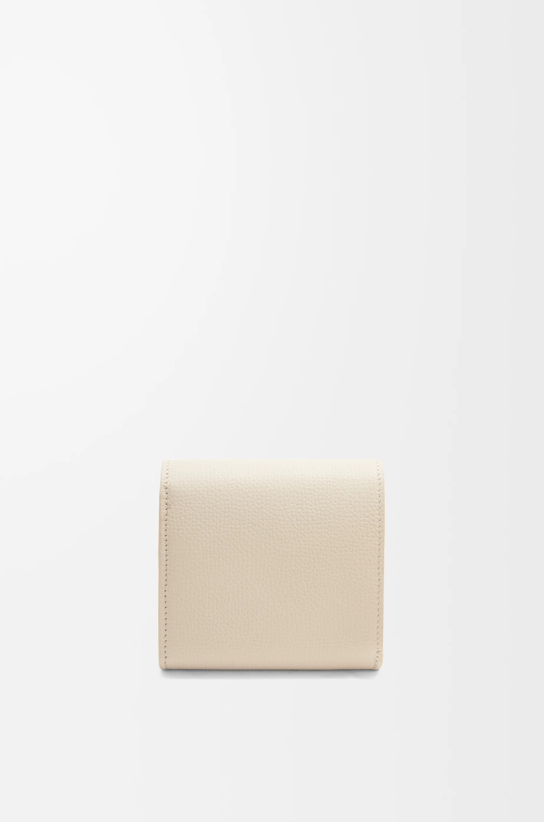 Anagram compact flap wallet in pebble grain calfskin - 3