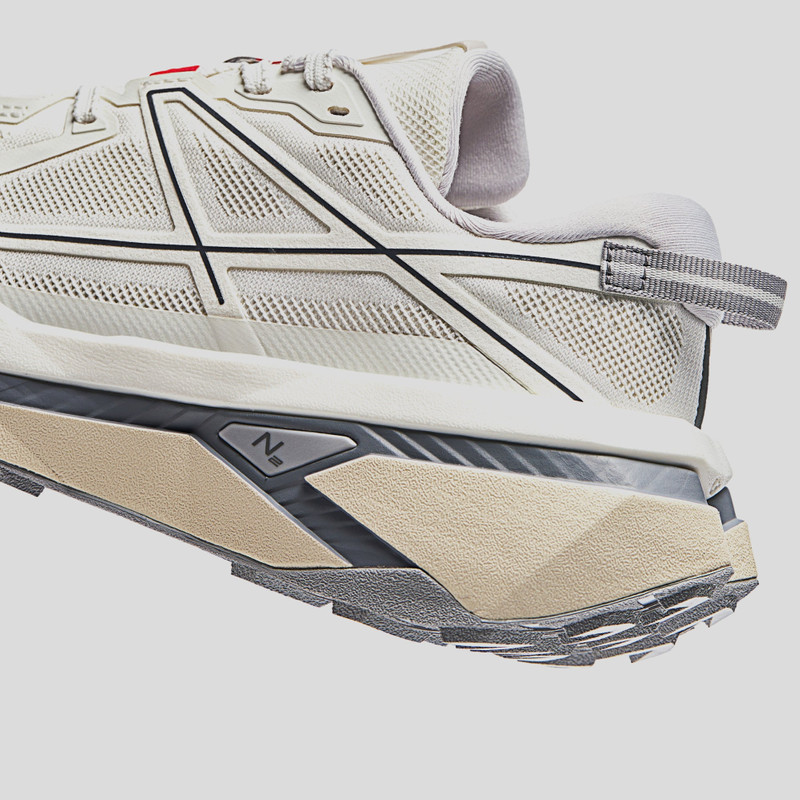 Women's ANTA Saker 6