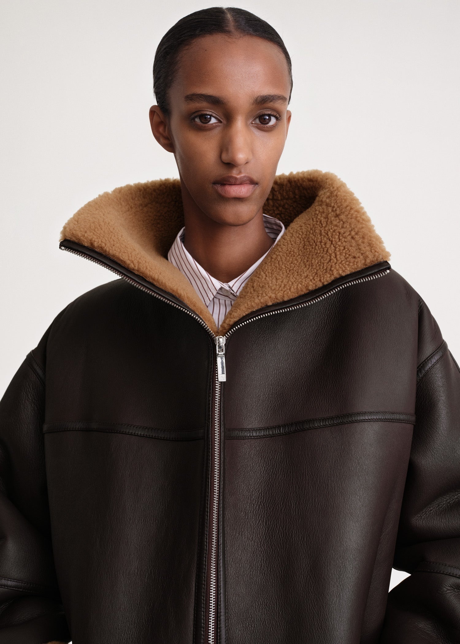 Signature shearling jacket black/off-white – TOTEME