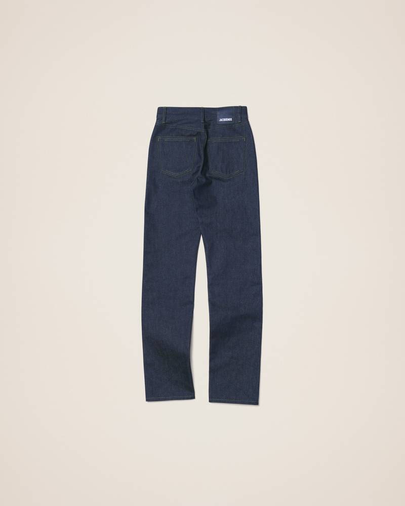 JACQUEMUS Le de Nîmes Yelò outlook