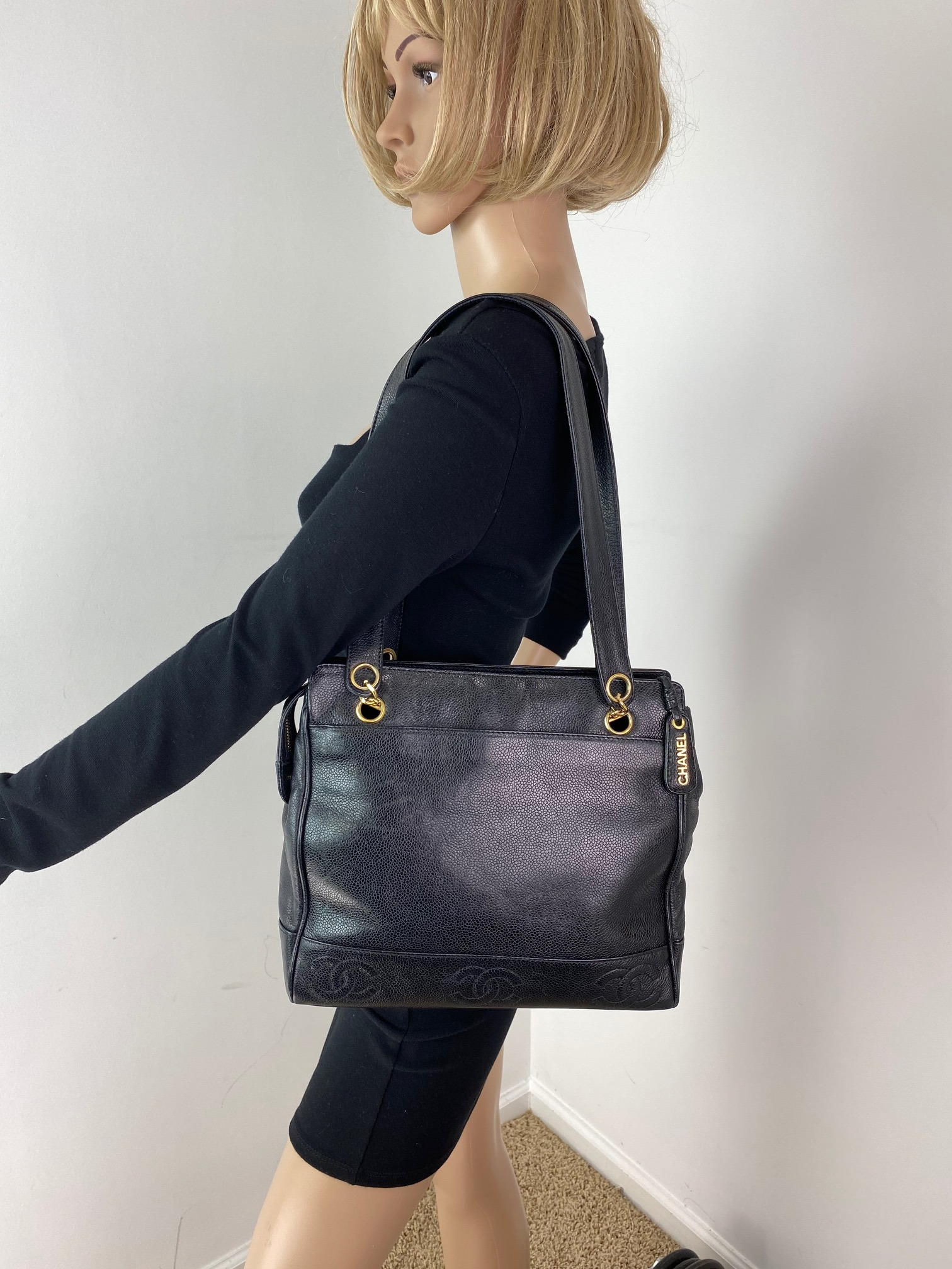 CHANEL Vintage Black Caviar Leather CC Zip Tote Shoulder Bag w/added insert  Pre owned - 8
