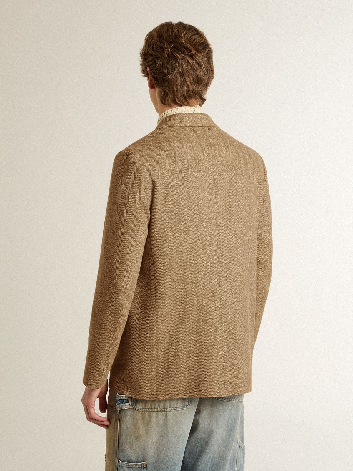 Men's single-breasted blazer in a sand-colored chevron linen blend. - 4