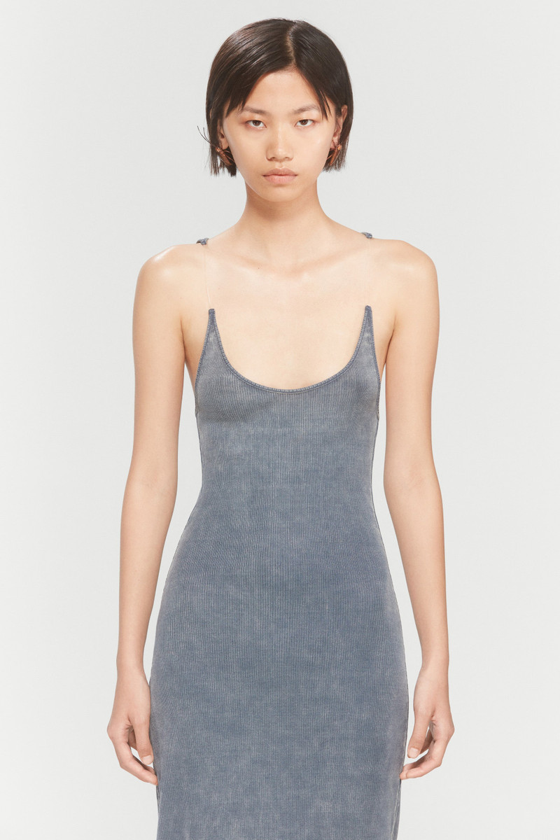 INVISIBLE STRAP DRESS 4