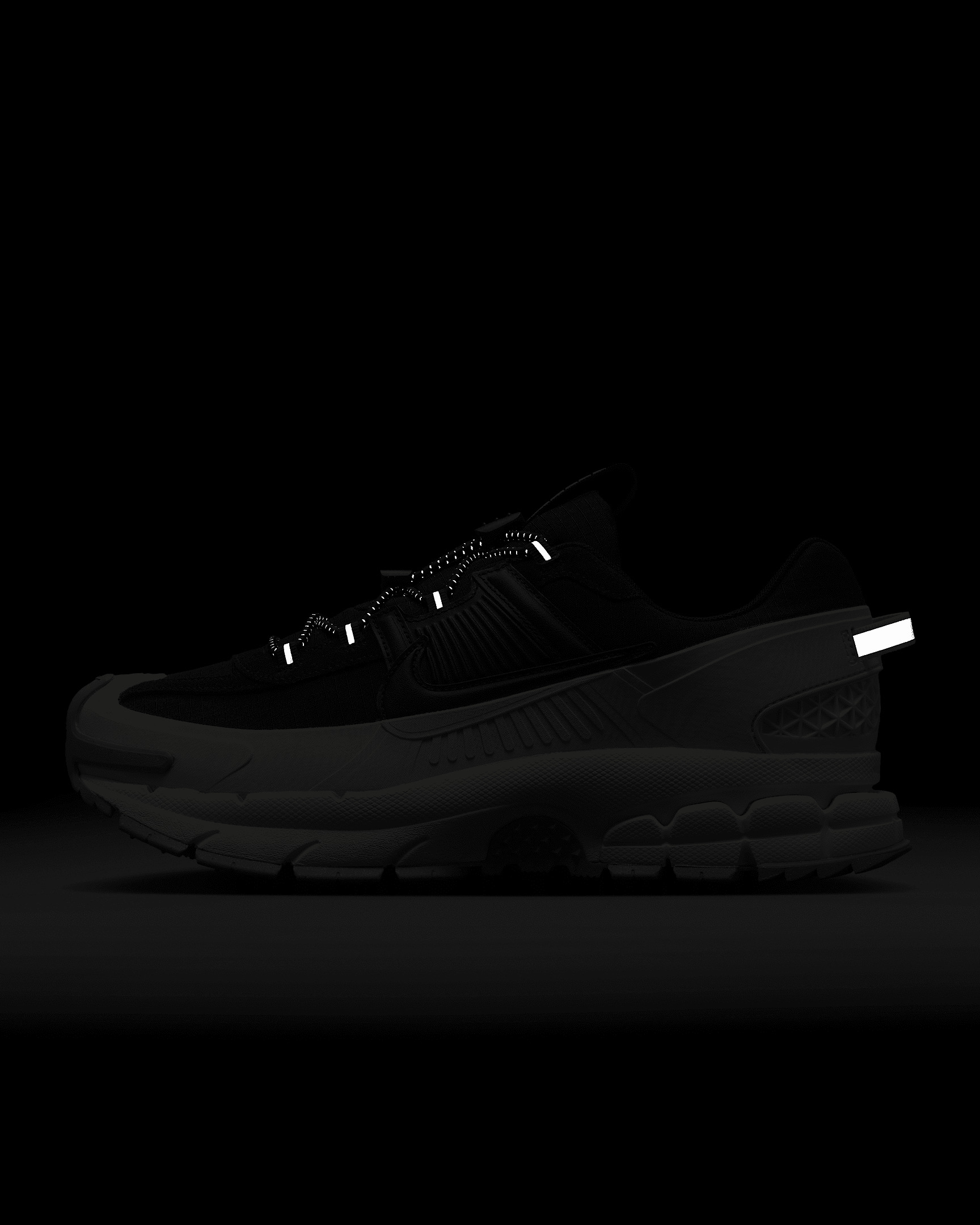 Nike Zoom Vomero Roam Men's Winterized Shoes - 9