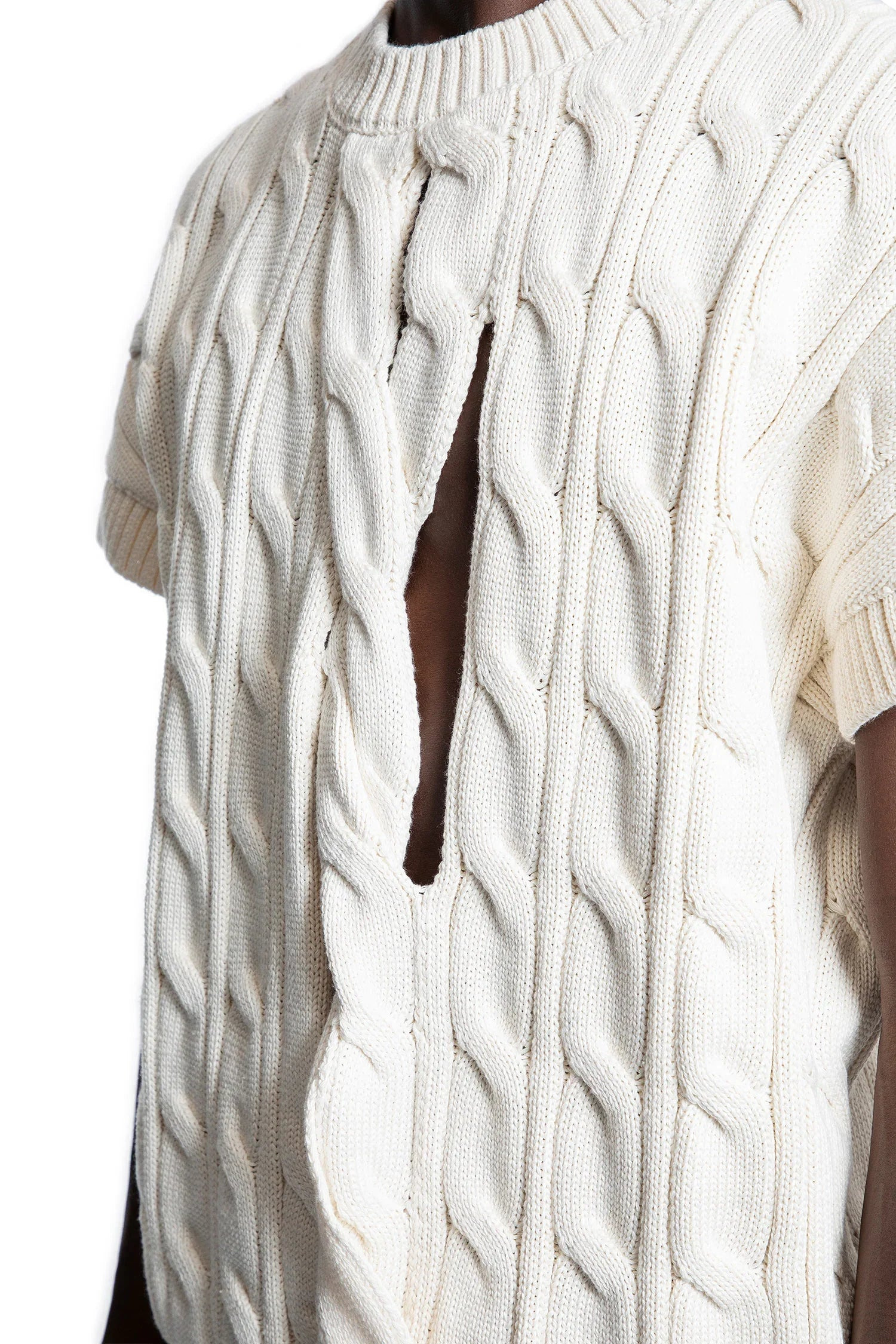 Cut-Out-Cable-Knit-Gilet - 4