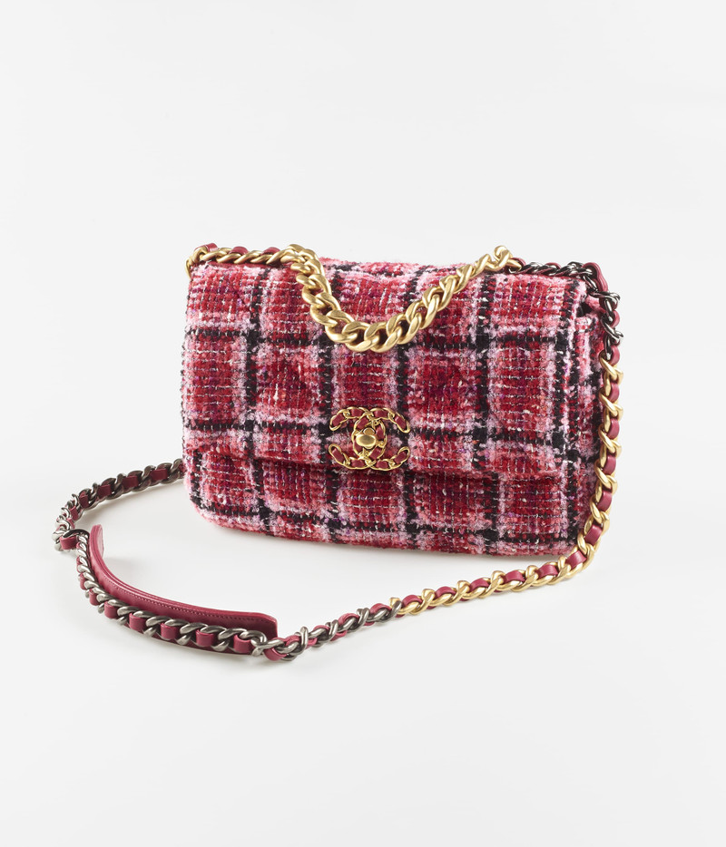 CHANEL CHANEL 19 Handbag outlook