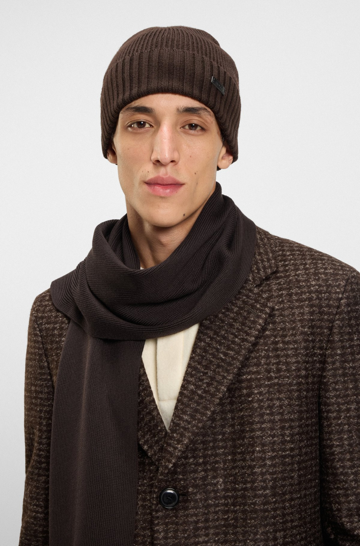 BEANIE HAT IN VIRGIN WOOL WITH LOGO PLAQUE - 3