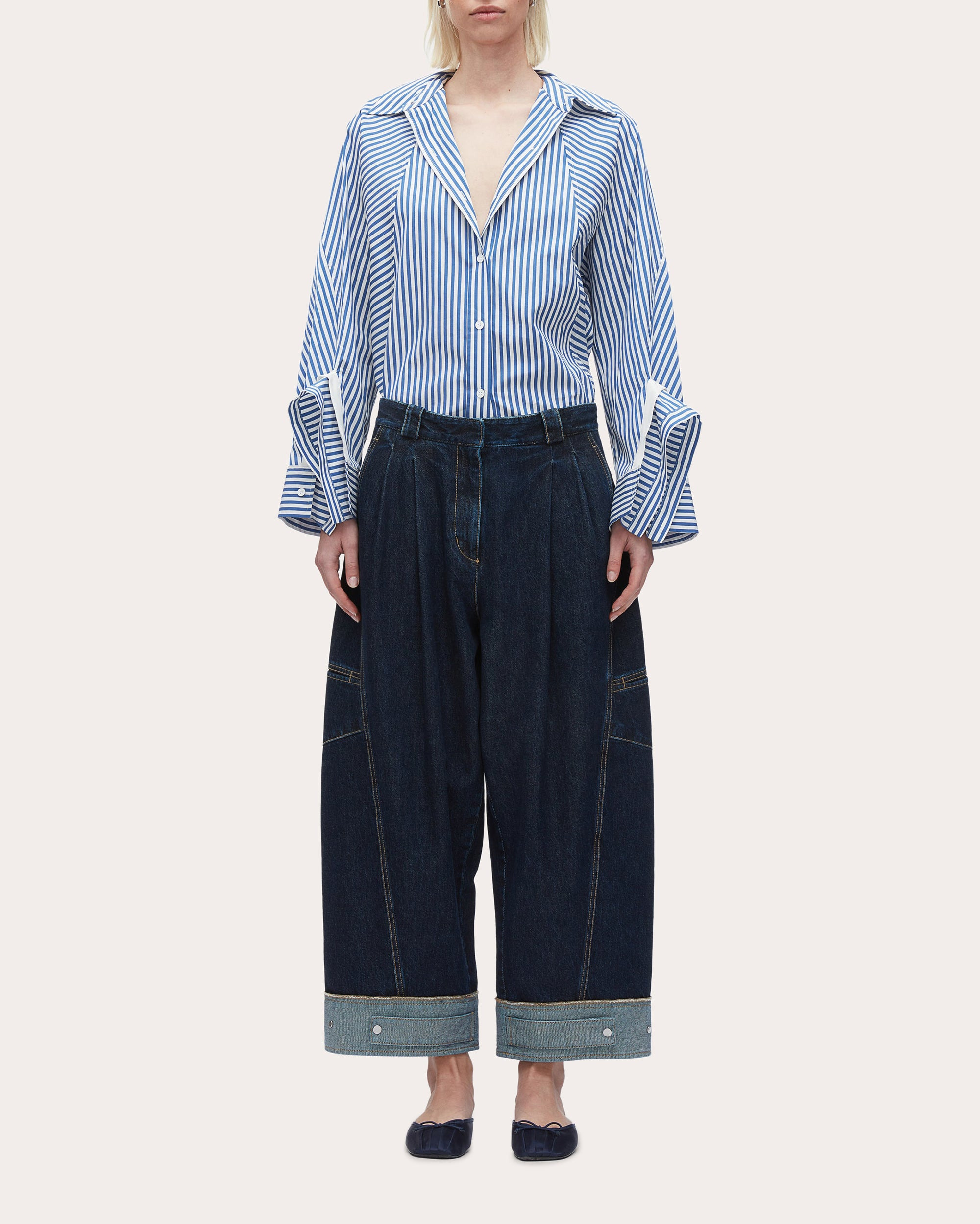 Pleated Curved Wide-Leg Cropped Jeans - 7