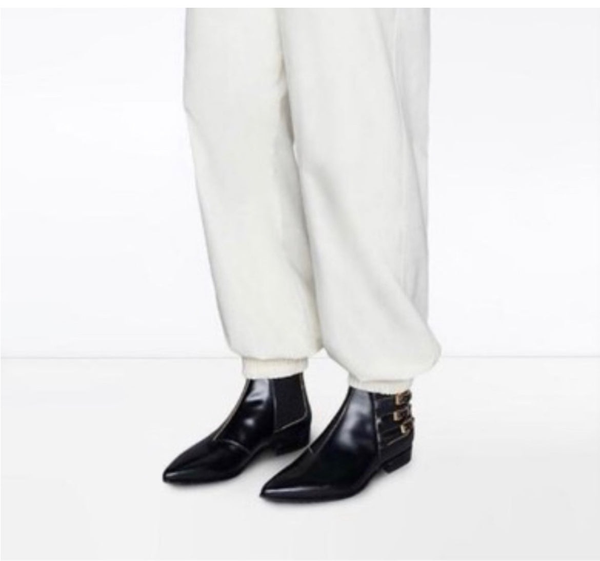 Gucci Buckle Pointed Toe Leather Ankle Boots - 2
