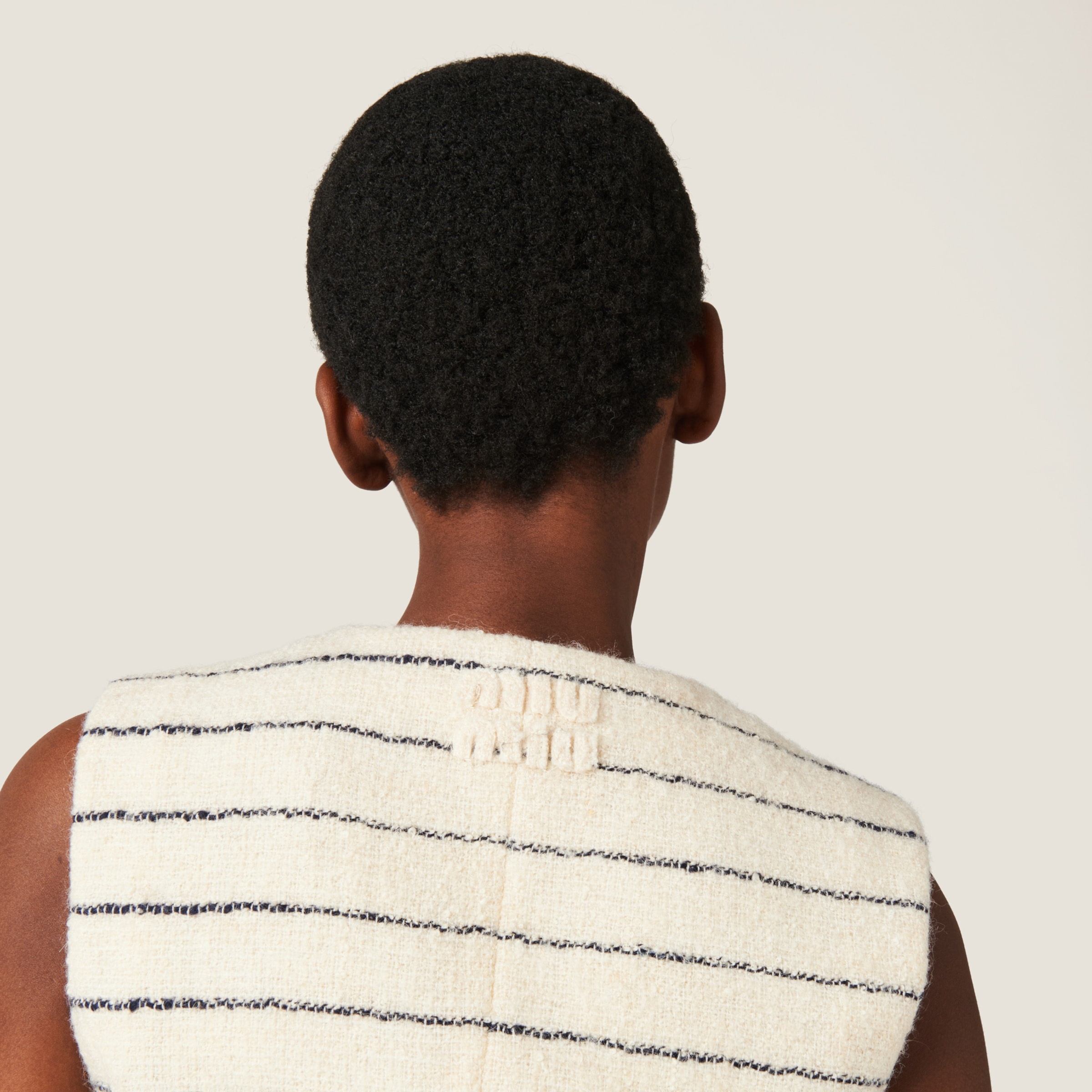 Single-breasted bouclé vest - 5