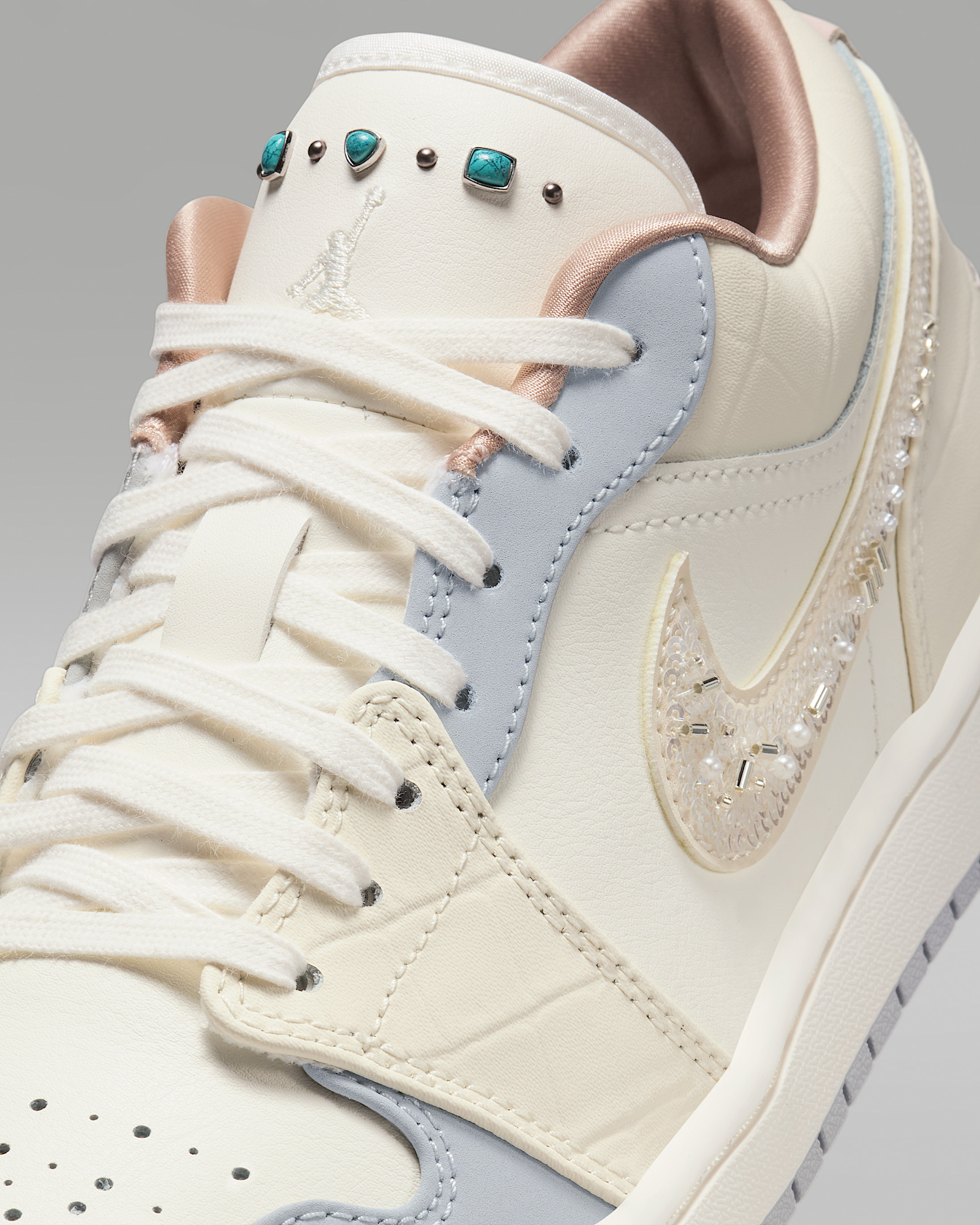 Air Jordan 1 Low Women's Shoes - 7