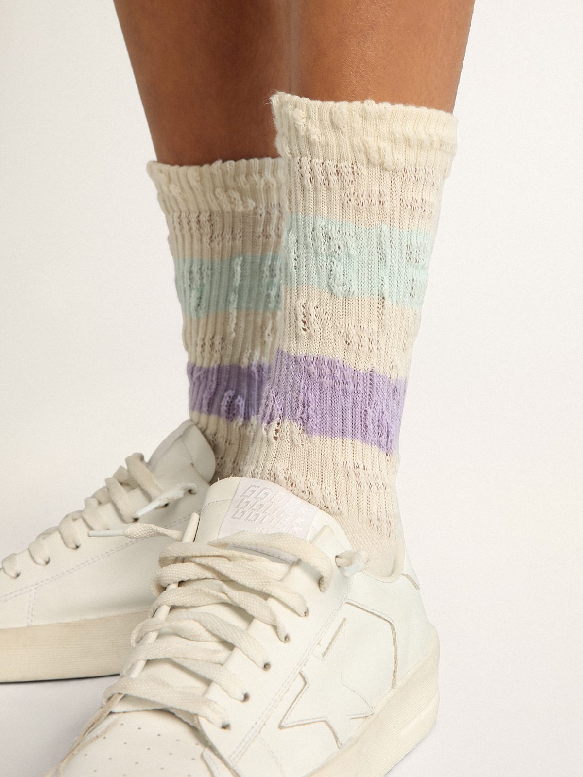 Distressed-finish white socks with lilac and baby blue stripes - 3
