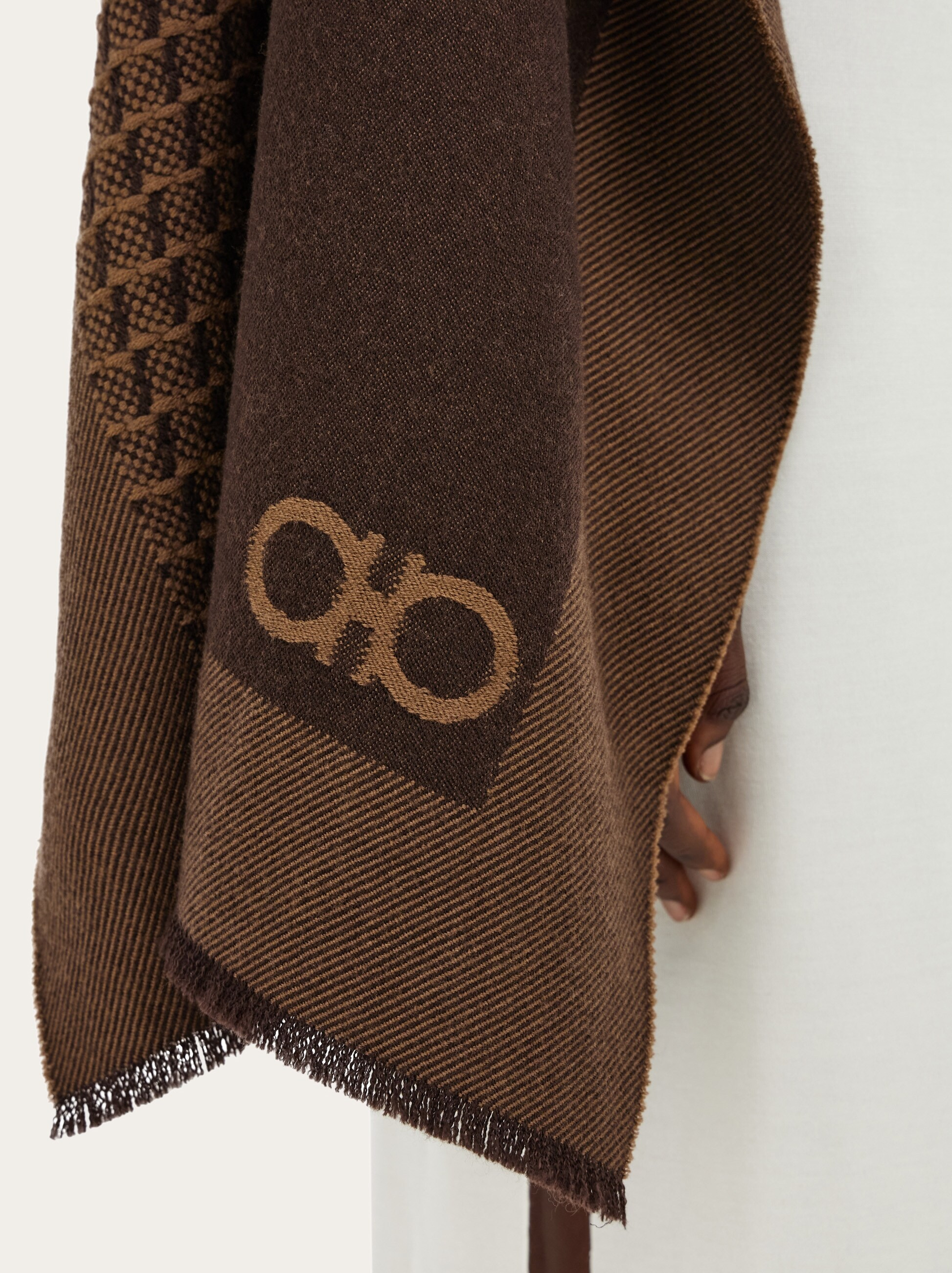 Jacquard cape - 4