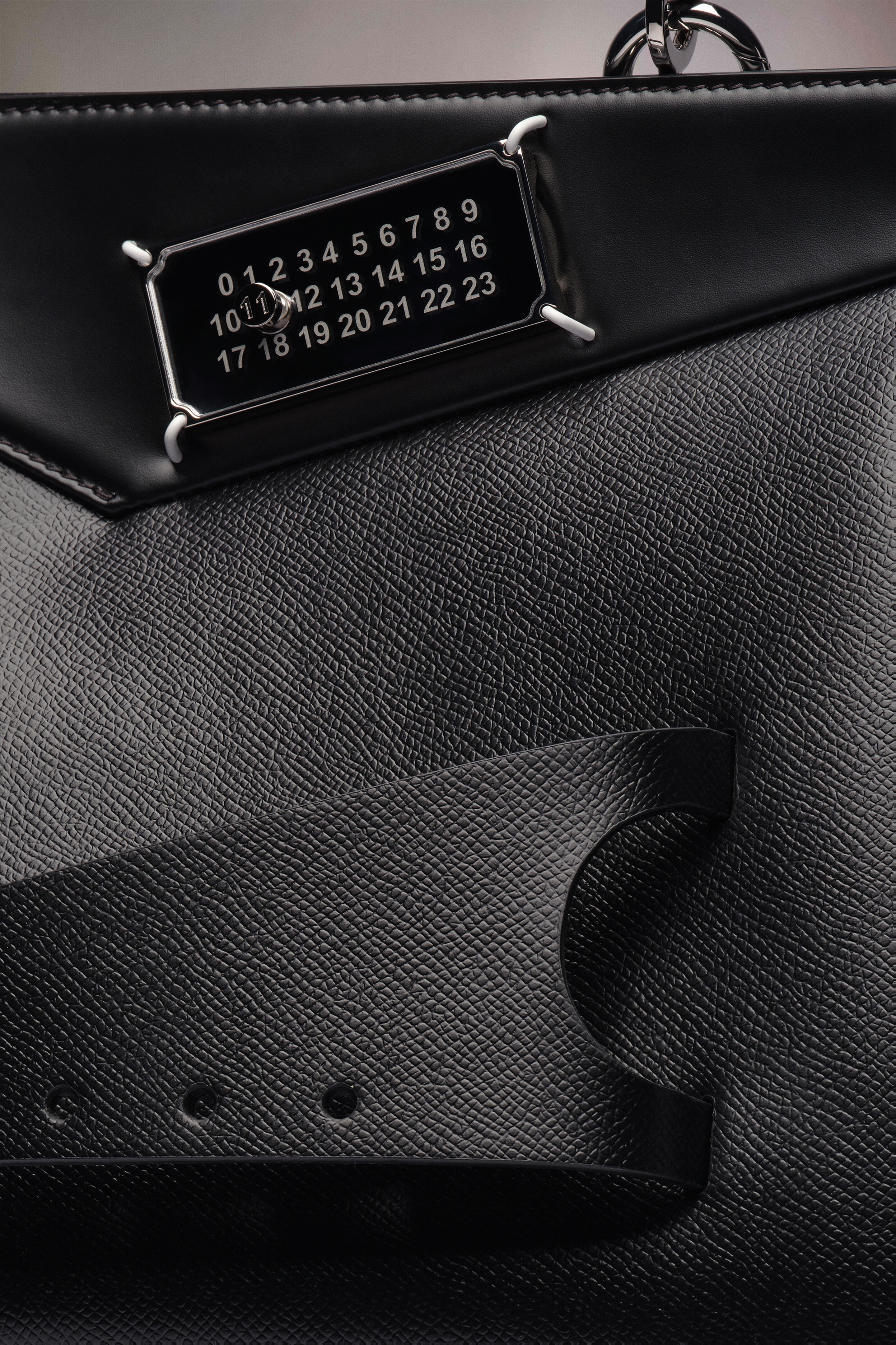 お早めに！【送料込み】Maison Margiela_snatched Classic Bag Maison Margiela - Snatched Classique Small Bag | HBX