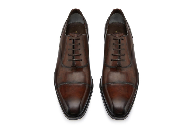 TOM FORD BURNISHED LEATHER ELKAN LACE UP outlook