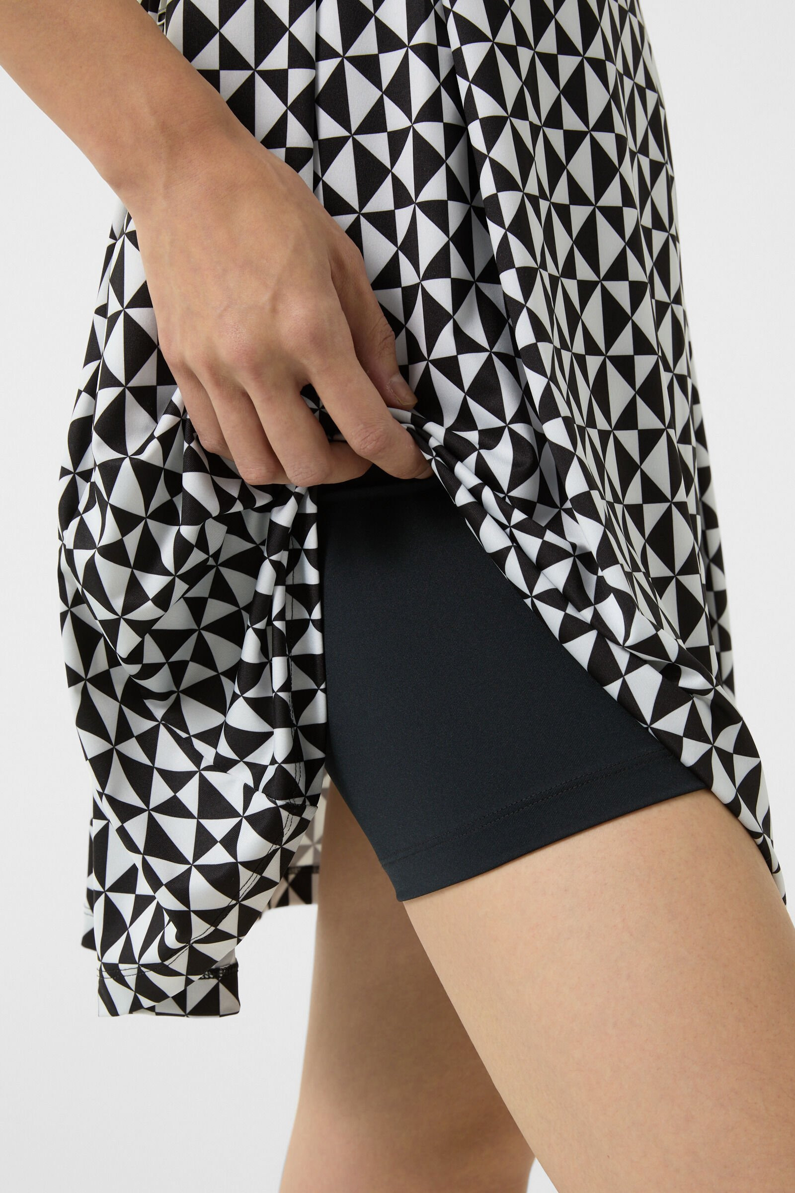 Linny functional polo dress in Black/white - 4