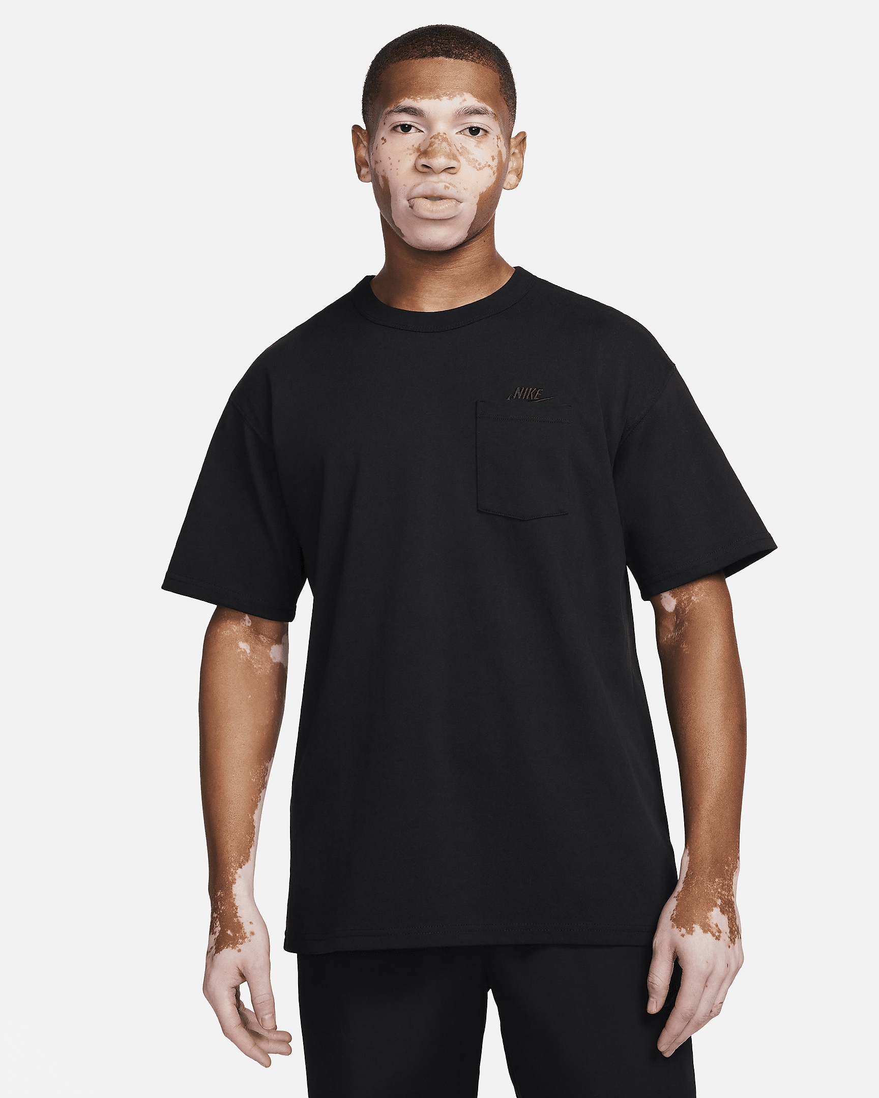 Nike Sportswear Premium Essentials Men's Pocket T-Shirt - 1