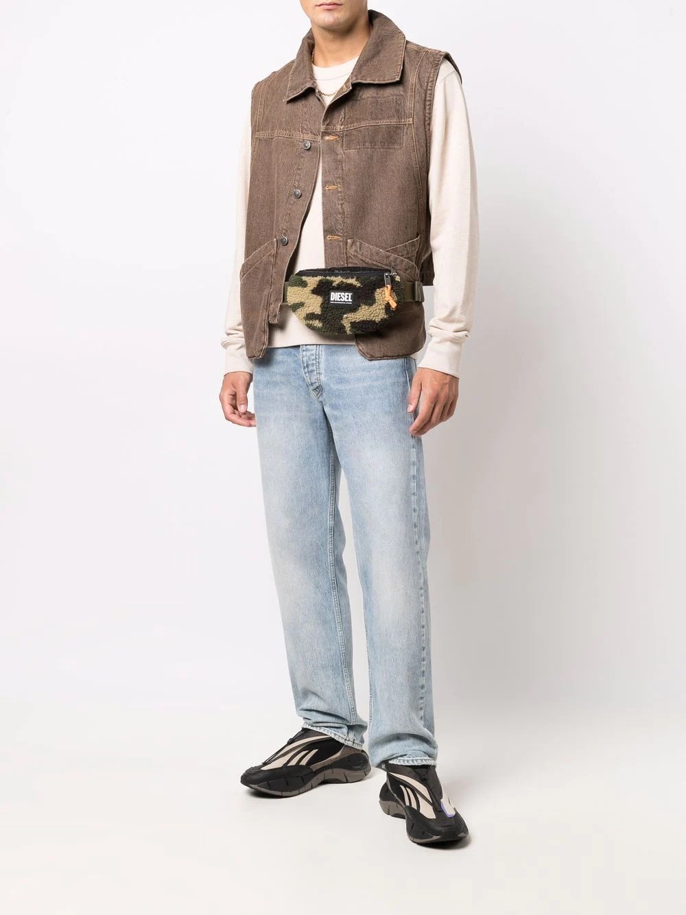 logo-patch faux-shearling belt bag - 2