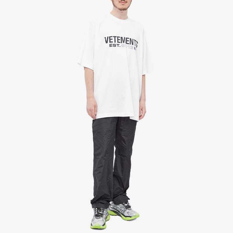 VETEMENTS VETEMENTS Flag Logo Tee outlook