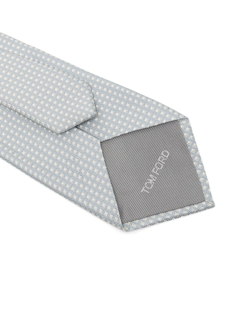 grey patterned tie 3
