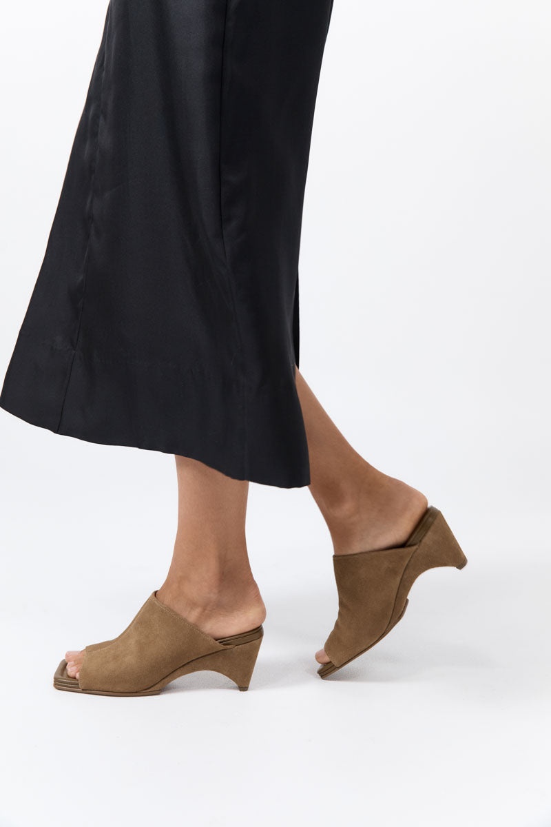 Suede Arc Wedge - Oak - 2