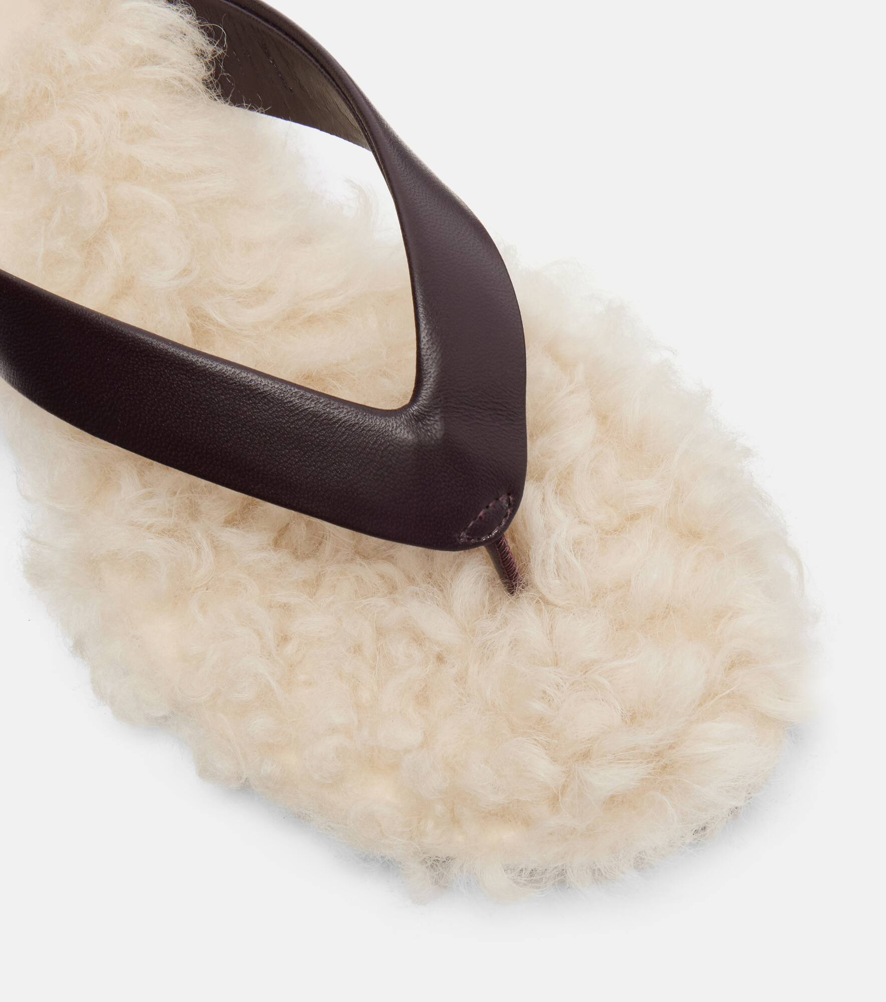 Shearling-trimmed leather thong sandals - 5