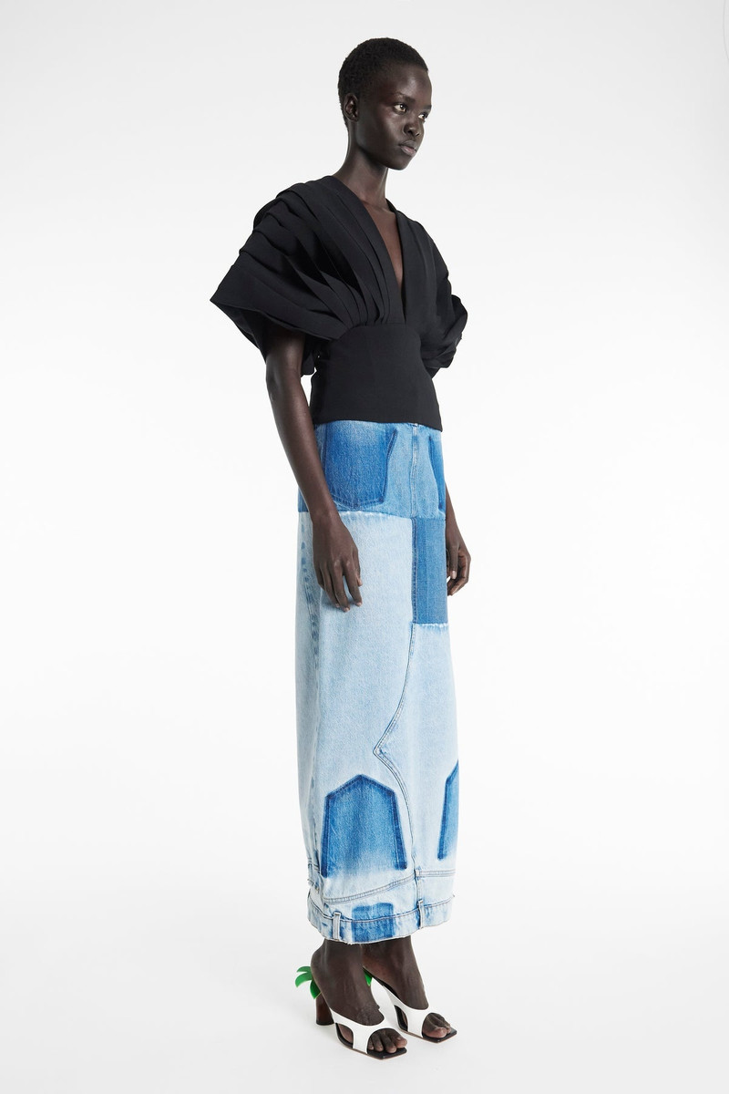 MULTI PANEL DEEP V-NECK TOP BLACK 5