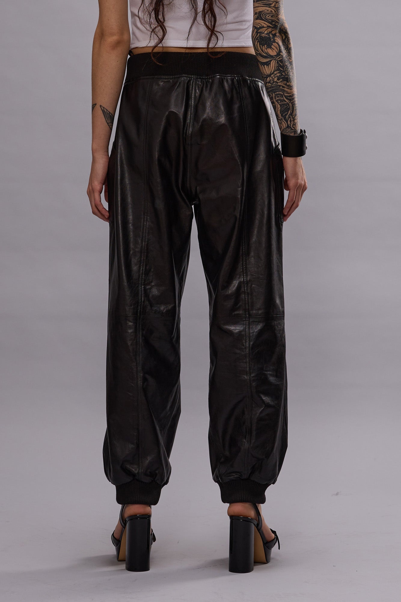 PLEATED POCKET STRAIGHT LEG LEATHER PANT - BLACK - 3