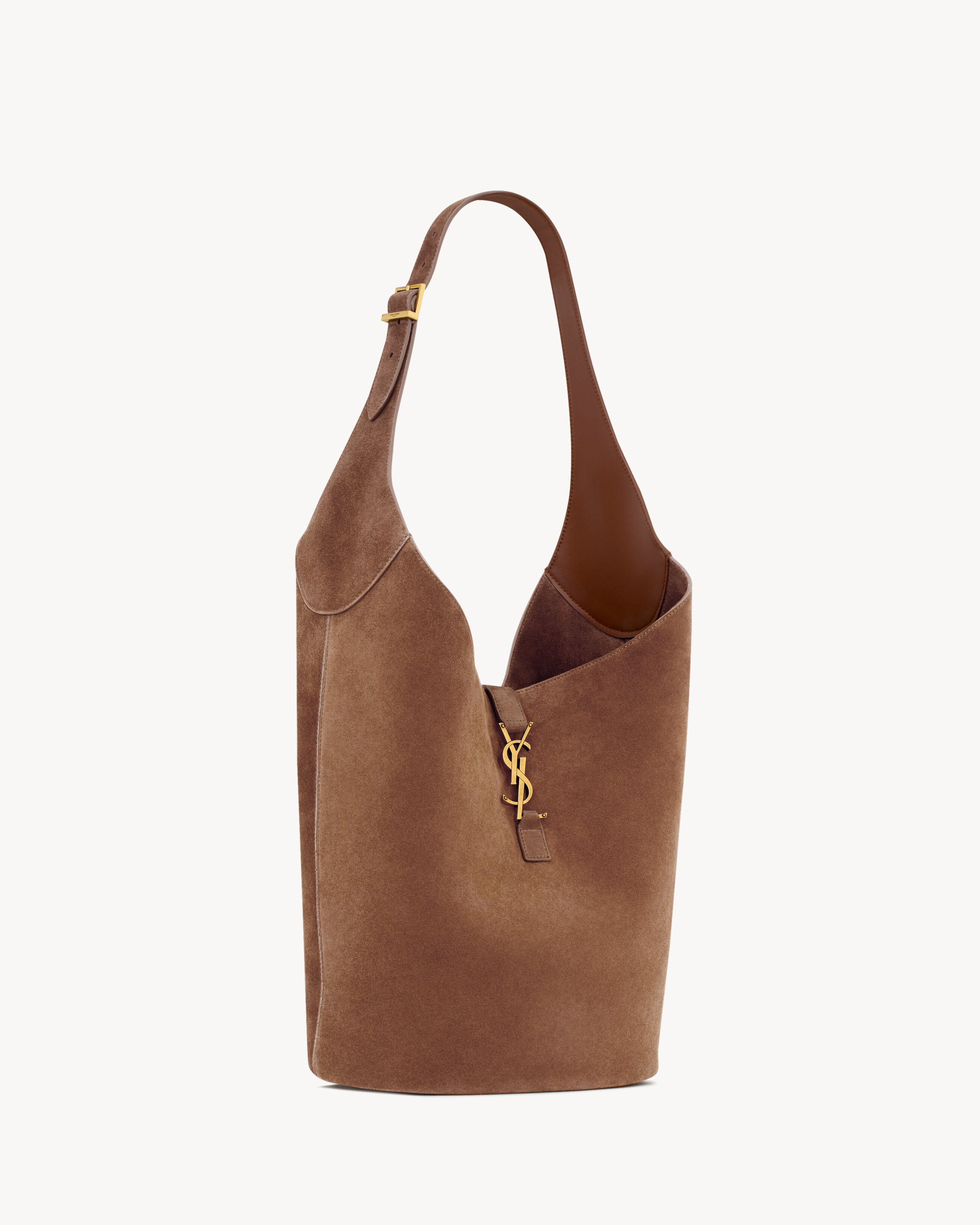 LE 5 À 7 HOBO IN SUEDE - 5