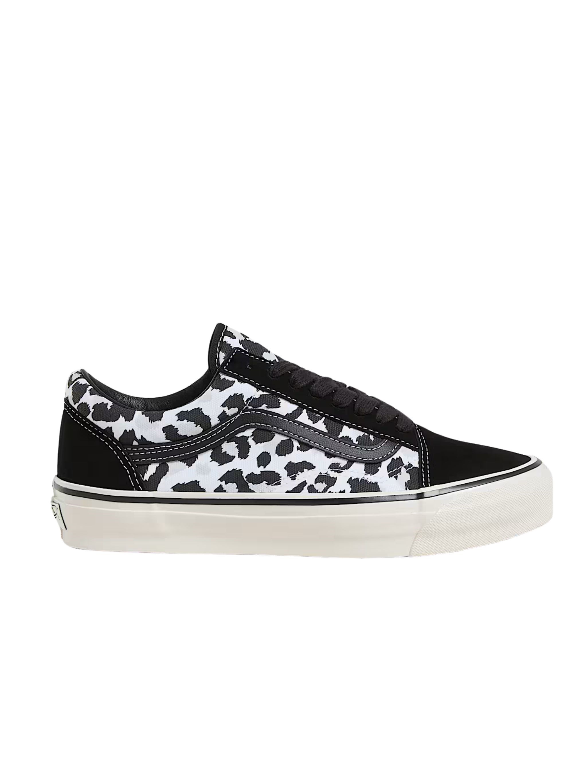 The OLD SKOOL LEOPARD SNEAKERS by VANS embody the perfect blend of style and comfort in the footwear - 1