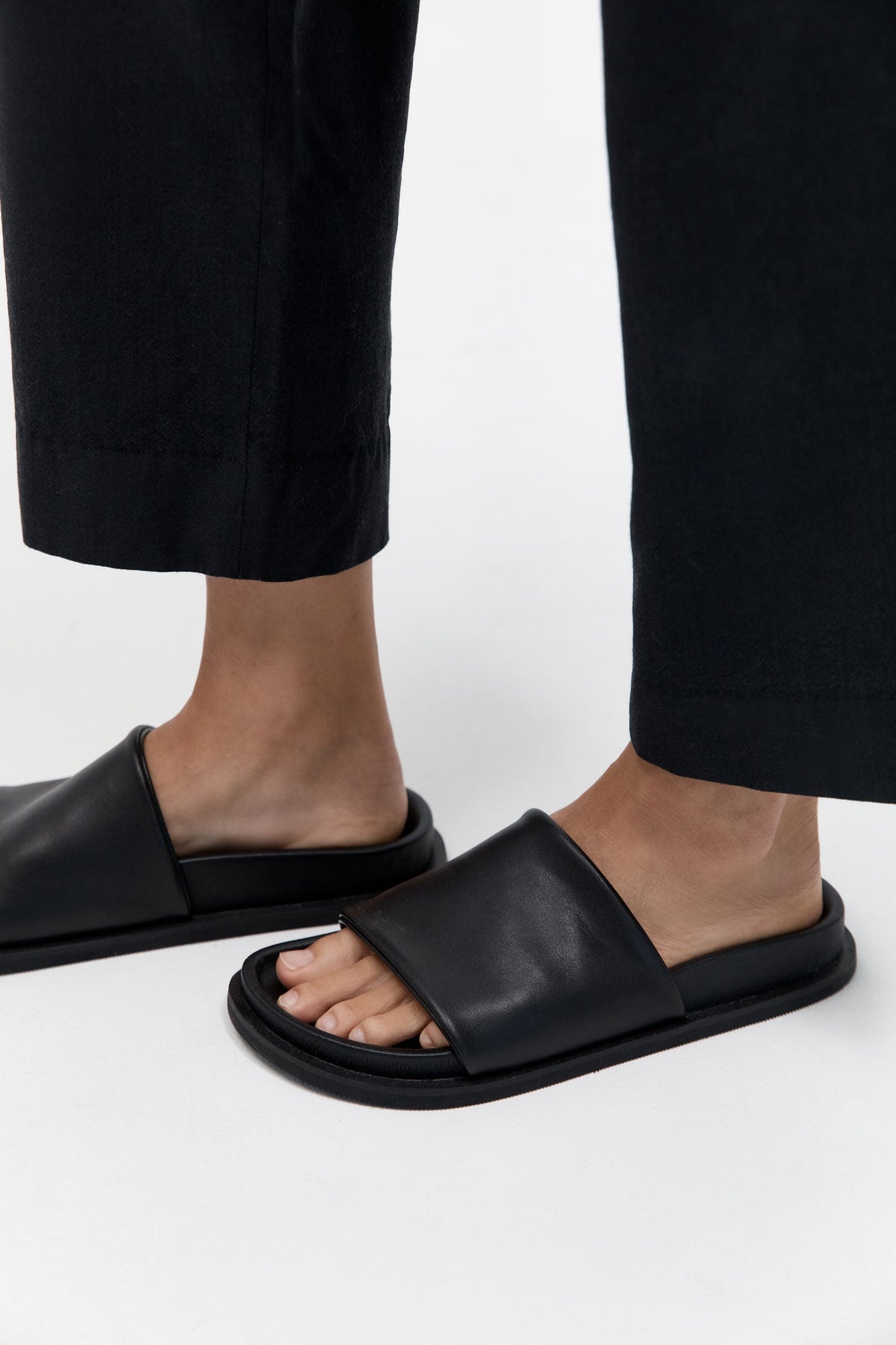 Minimal Slide - Black - 1