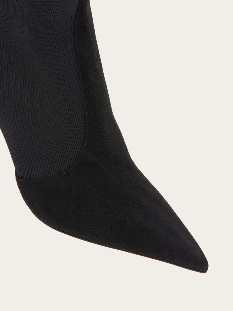 Ankle boot with graphic detail 4